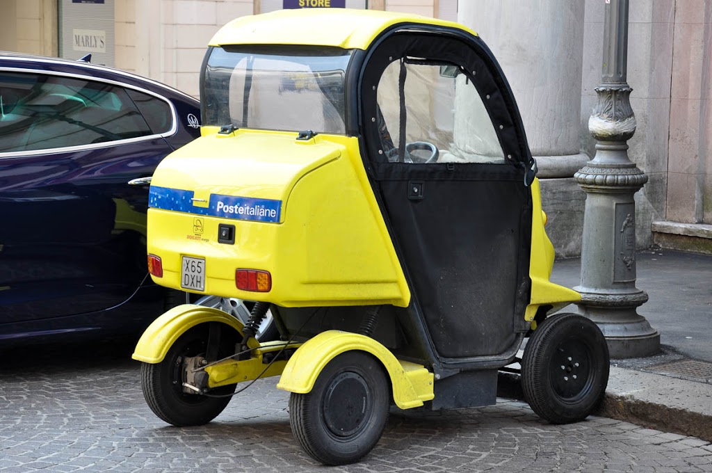 Post delivering tricycle, Italian Poste, Vicenza, Veneto, Italy - www.rossiwrites.com