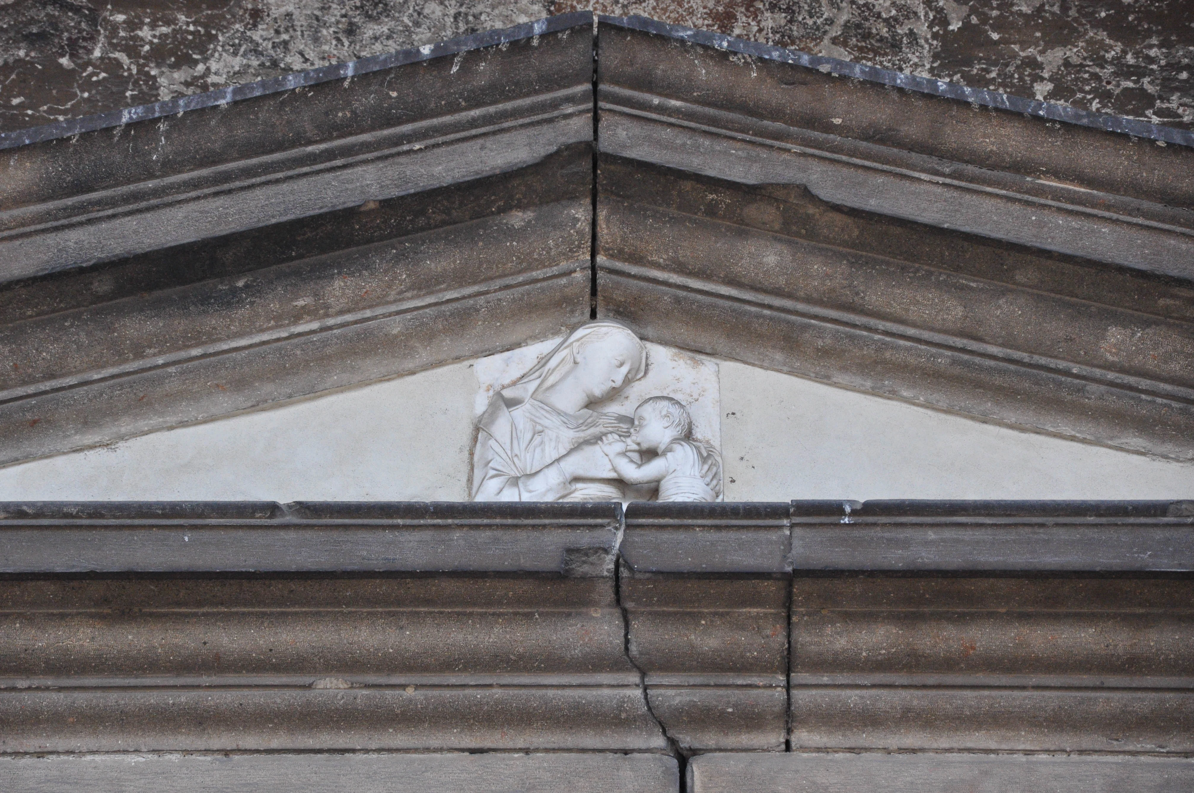 Nursing Madonna, bas-relief, Pasticceria Aliani, Corso Fogazzaro, Vicenza