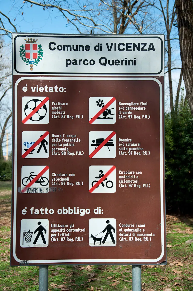 Warning sign, Parco Querini, Vicenza, Veneto, Italy