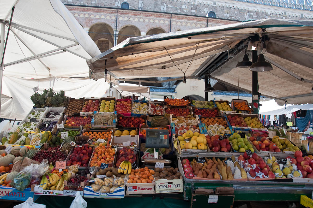 A fruit and veg stall, The Marketplace, Piazza delle Erbe, Padua, Italy - www.rossiwrites.com