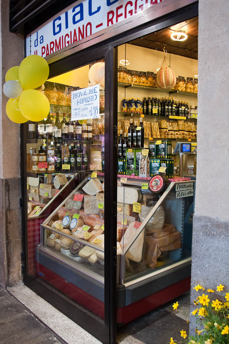 Cheese shop on the ground floor of Palazzo della Ragione, Piazza delle Erbe, Padua, Italy - www.rossiwrites.com