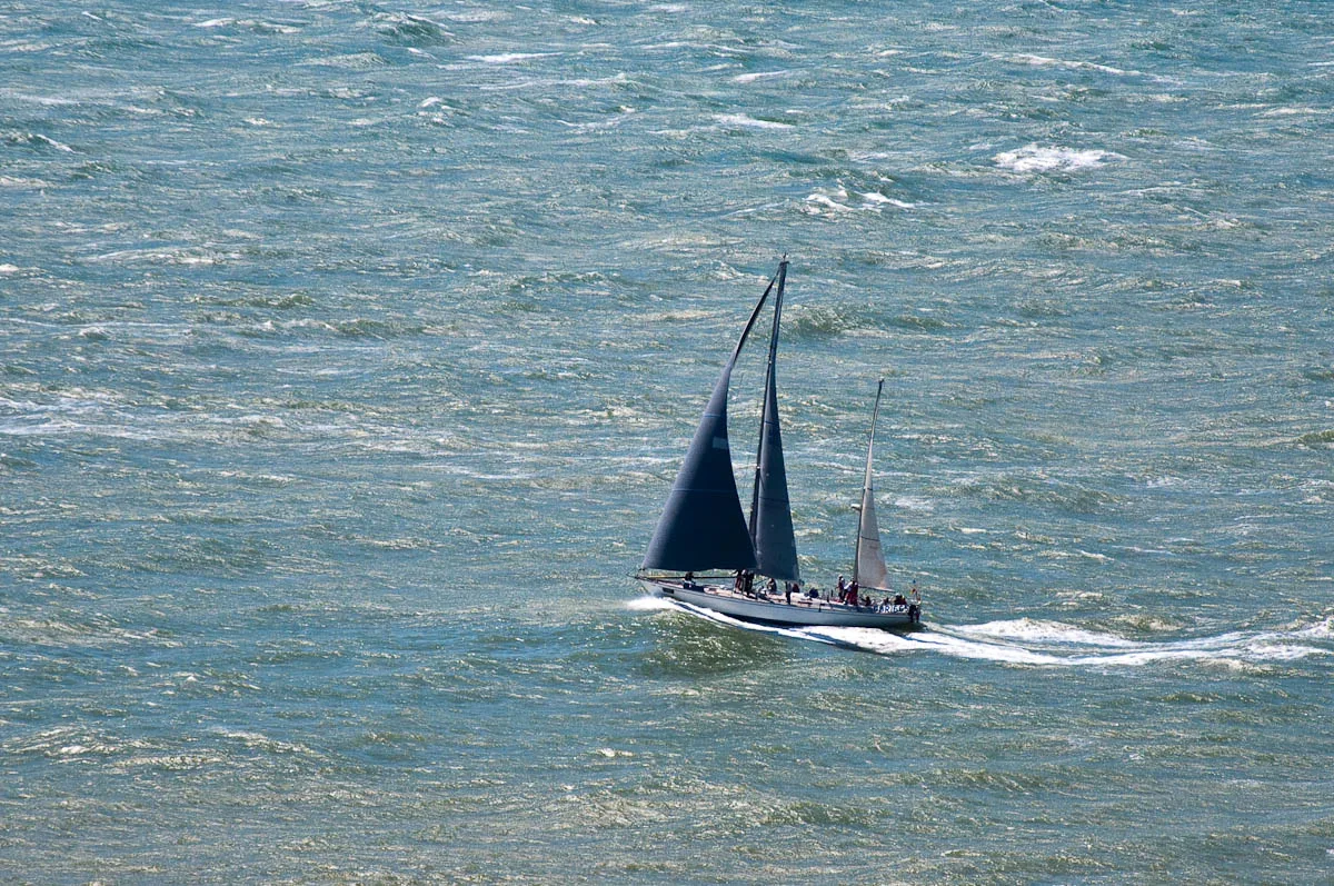 Full sails, Round the island race 2016, Isle of Wight, UK - www.rossiwrites.com