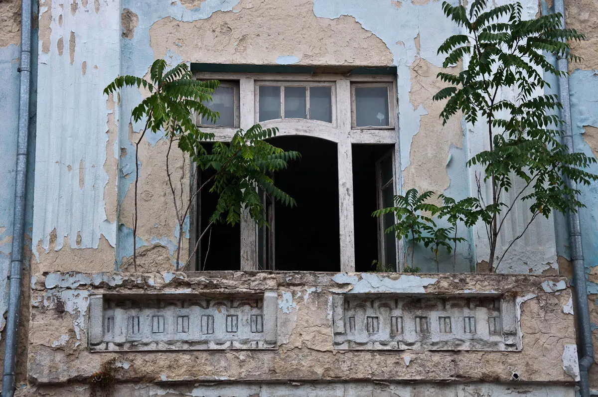 a-dilapidated-building-varna-bulgaria-www.rossiwrites.com