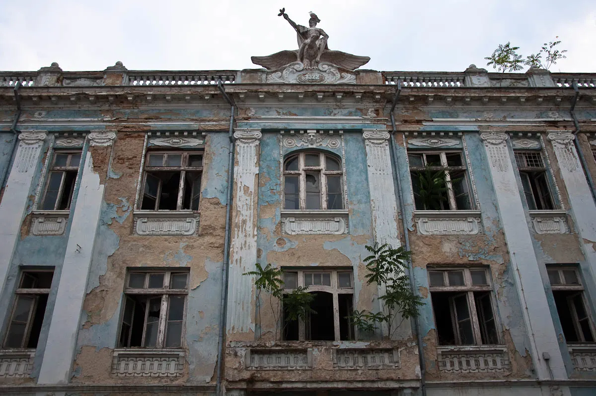 a-dilapidated-building-varna-bulgaria-www.rossiwrites.com