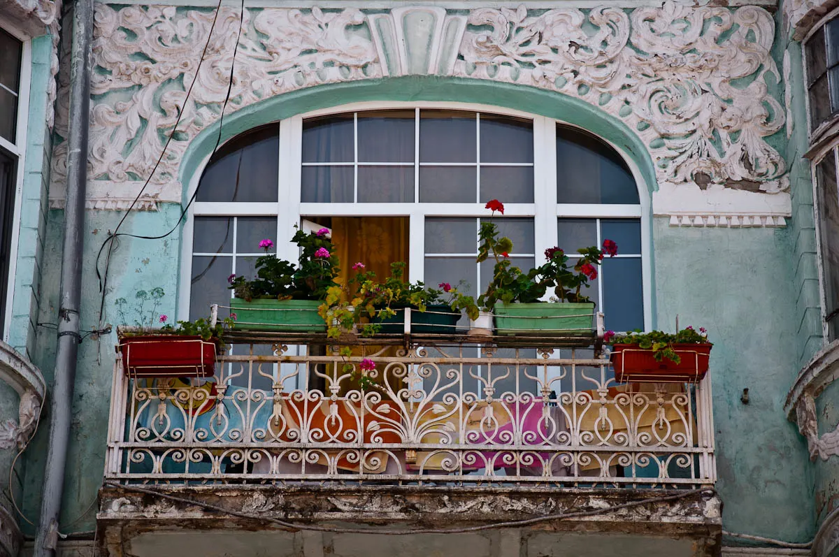 close-up-of-a-dilapidated-green-facade-varna-bulgaria-www.rossiwrites.com