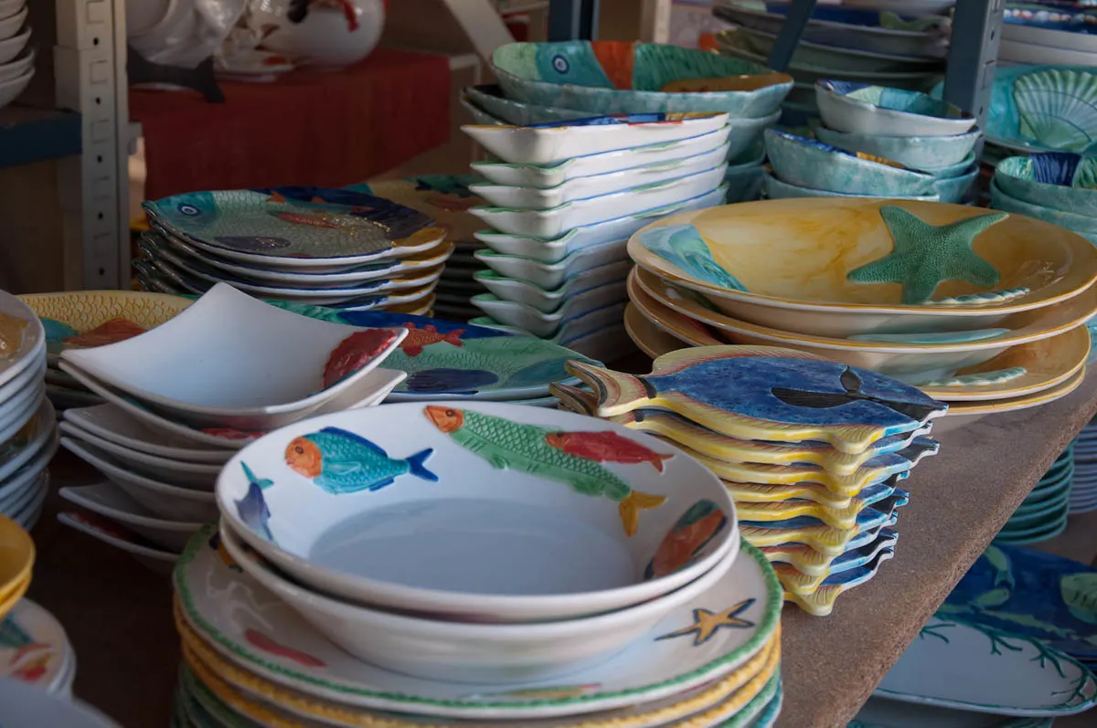 Colourful ceramic bowls and plates - Nove, Veneto, Italy - www.rossiwrites.com