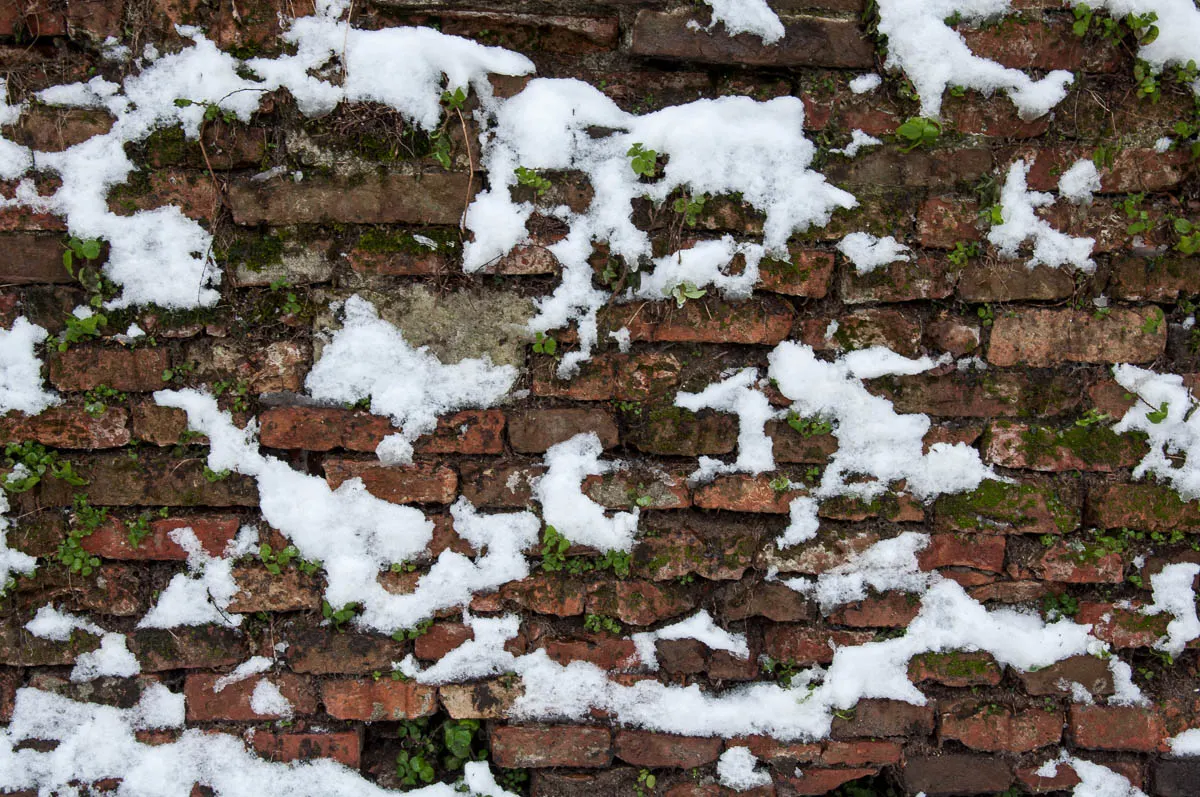 Snow hanging on a brick wall - Parco Querini, Vicenza, Veneto, Italy - www.rossiwrites.com