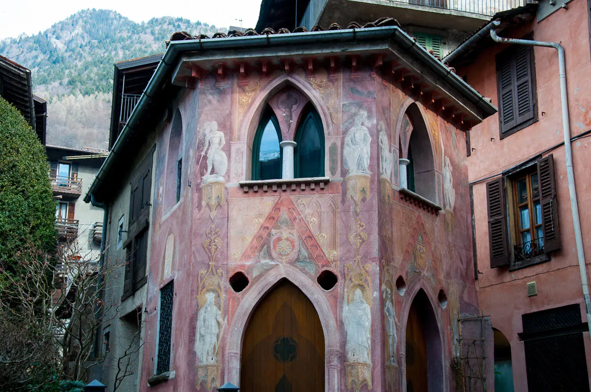 A painted house - Bagolino, Lombardy, Italy - www.rossiwrites.com