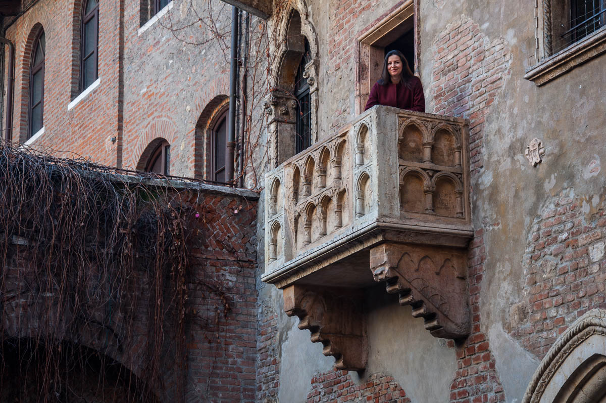 Juliet's Balcony - Juliet's House, Verona, Italy - www.rossiwrites.com
