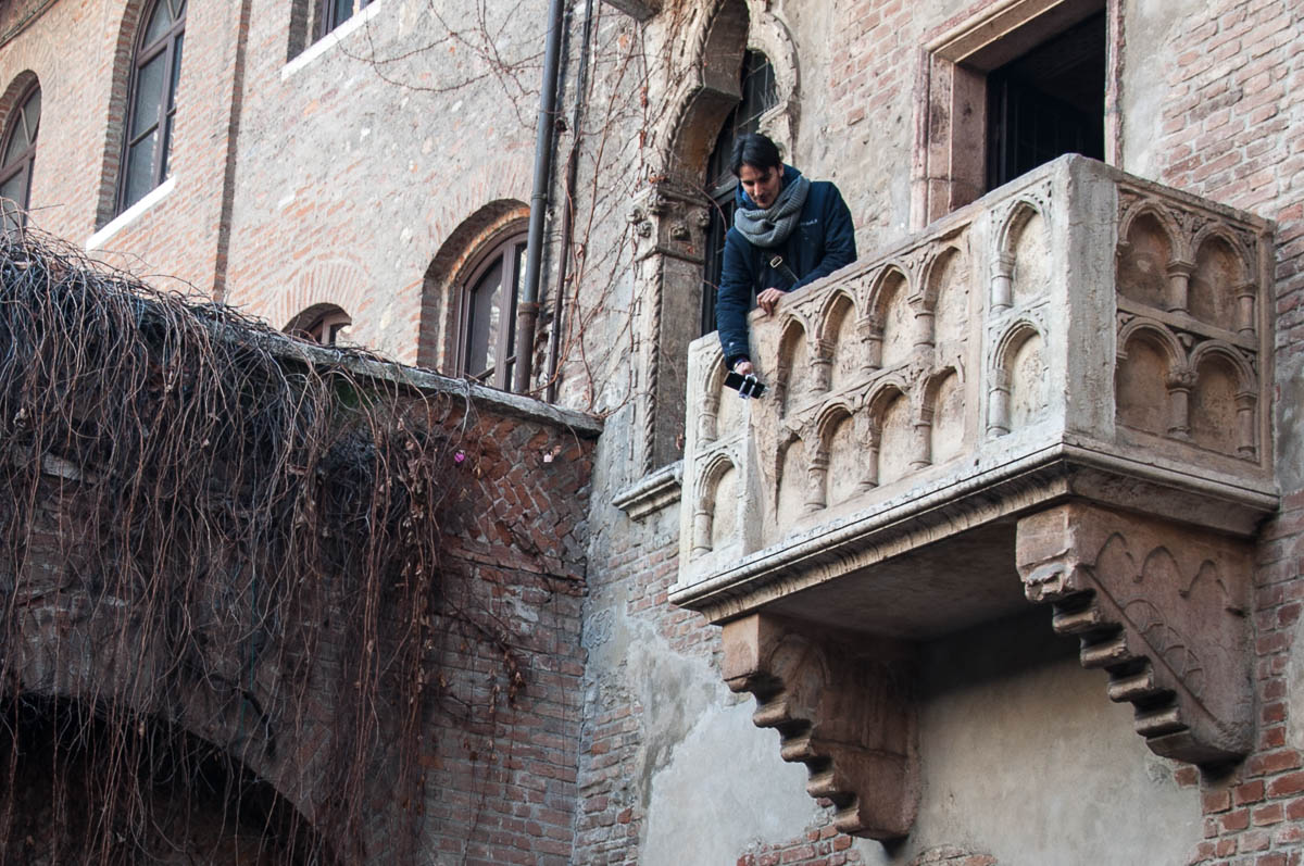 Taking a selfie on Juliet's balcony - Juliet's House, Verona, Italy - www.rossiwrites.com