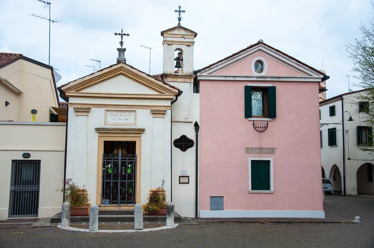 The 19th cenury Chiesetta di Ca Mattal - Noale, Veneto, Italy - www.rossiwrites.com