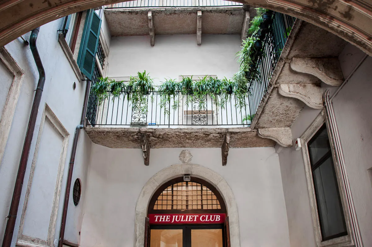 The entrance of the Juliet Club - Verona, Italy - www.rossiwrites.com