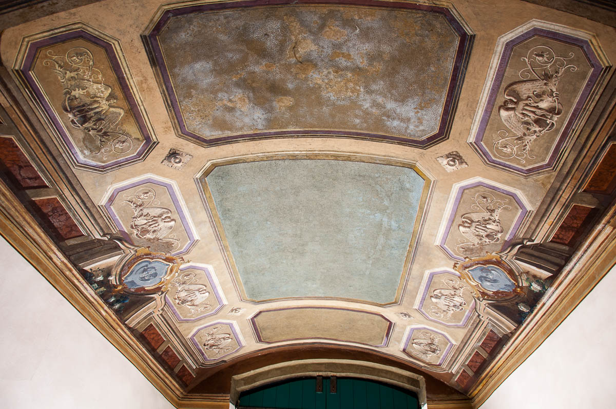 The frescoed ceiling of the arcade leading to the Juliet Club - Verona, Italy - www.rossiwrites.com
