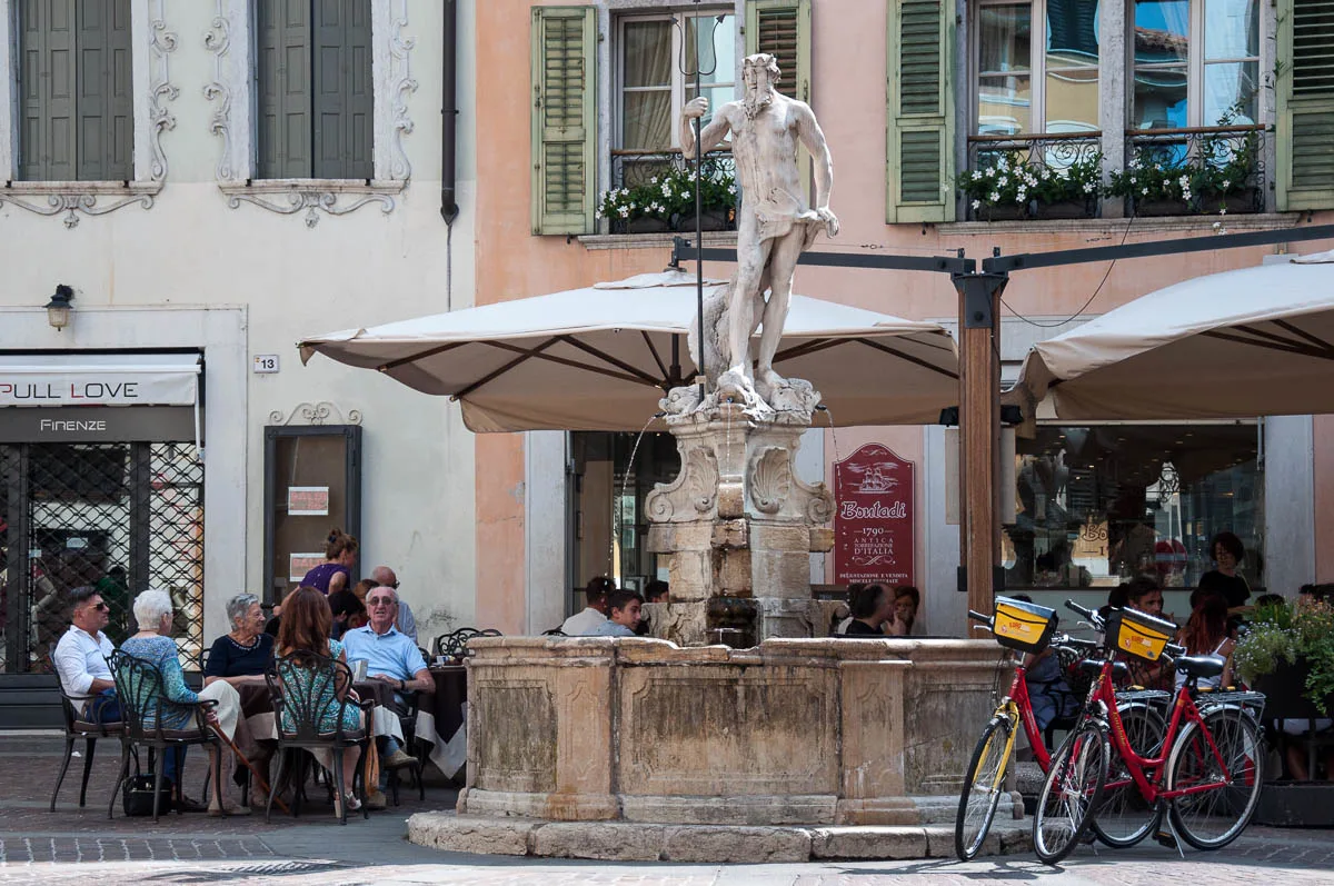 The Neptune fountain and the cafe Buontadi - Rovereto, Trentino, Italy - www.rossiwrites.com