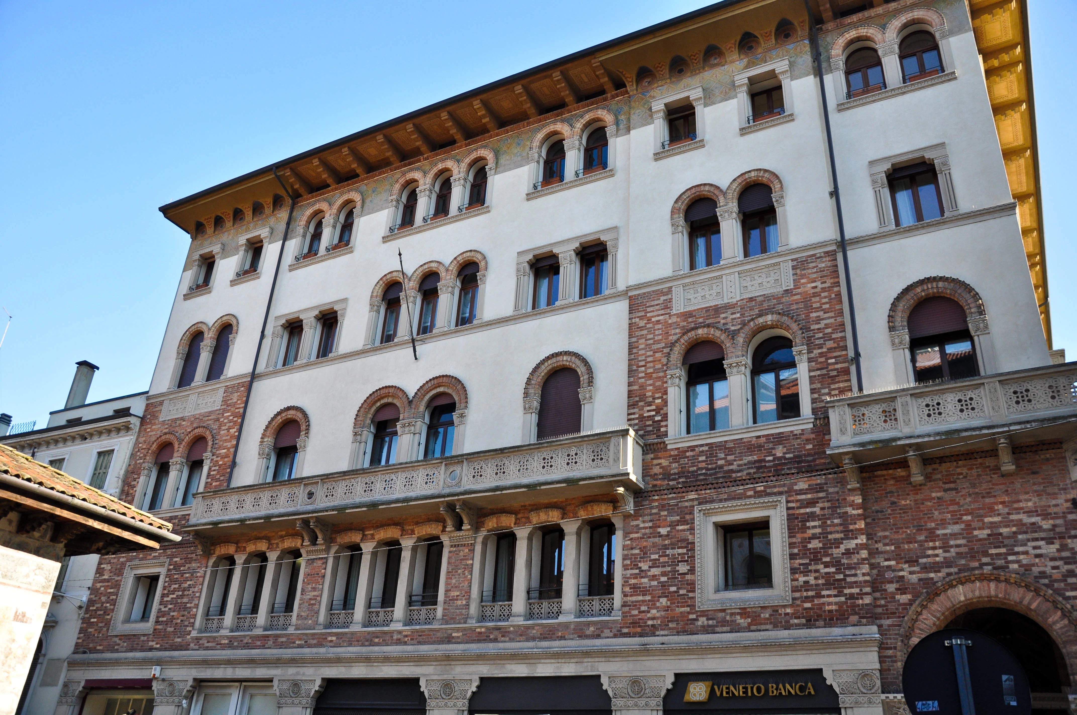 A beautiful building in Treviso - Veneto, Italy - www.rossiwrites.com