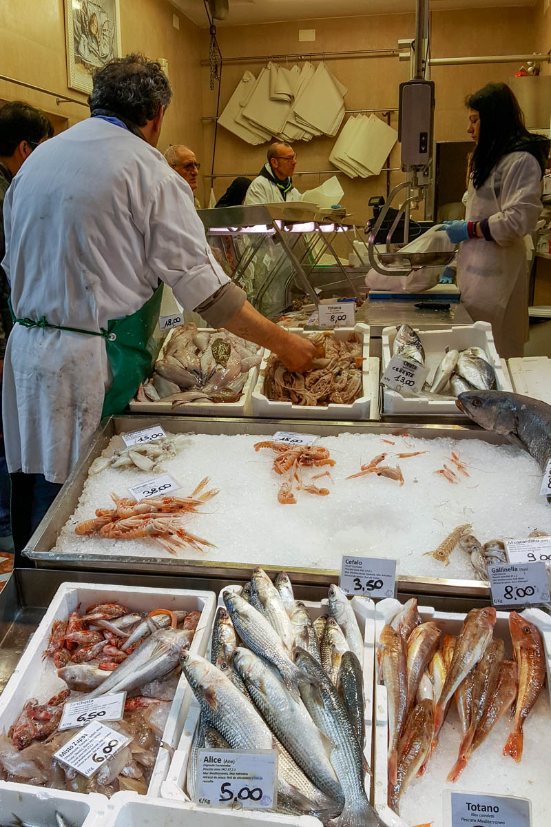 A fish shop - The Old Market in the Quadrilatero - Bologna, Emilia-Romagna, Italy - www.rossiwrites.com