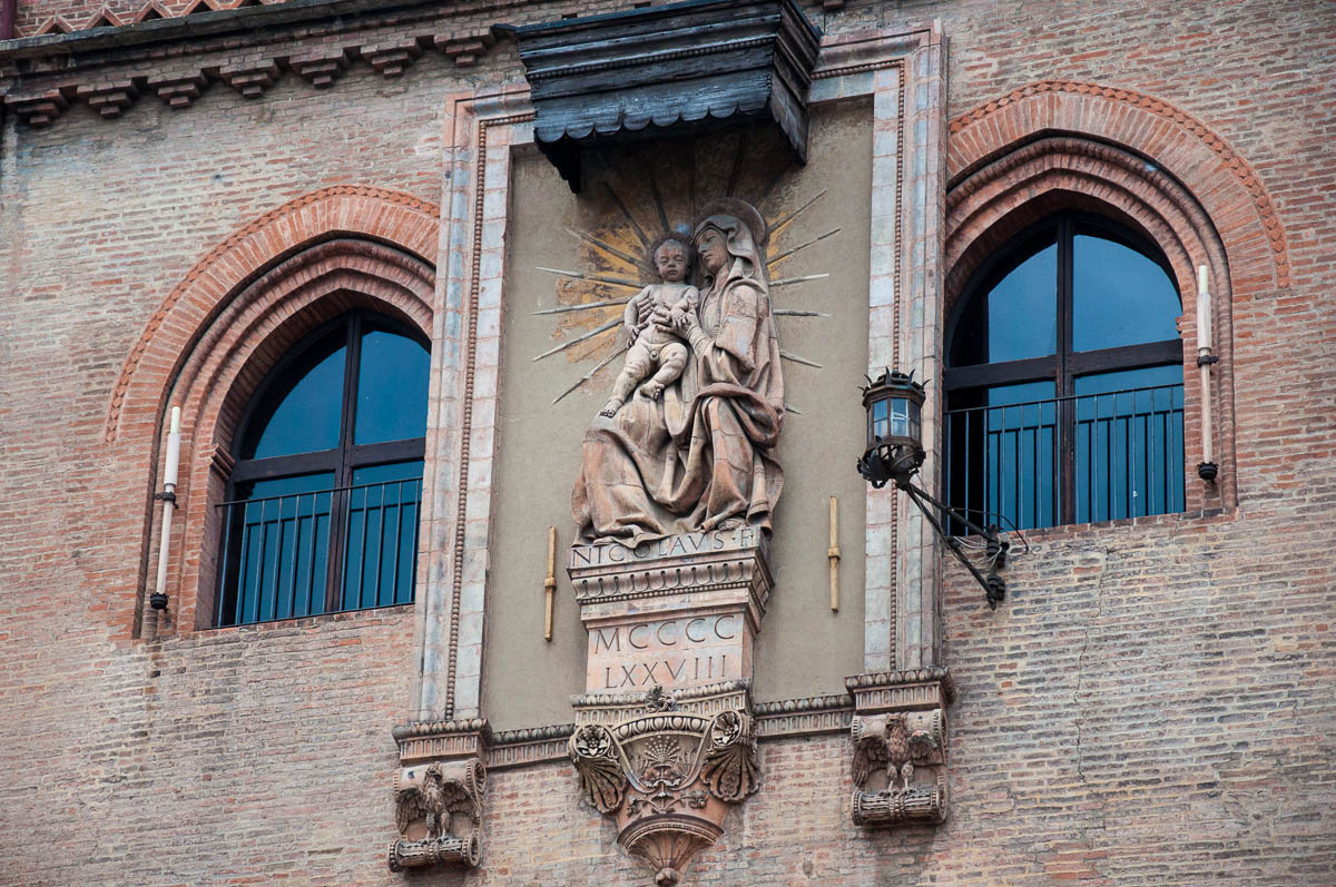 Madonna with Child, a terracotta by Niccolò dell'Arca (1478) - Palazzo d'Accursio, Bologna, Emilia-Romagna, Italy - www.rossiwrites.com