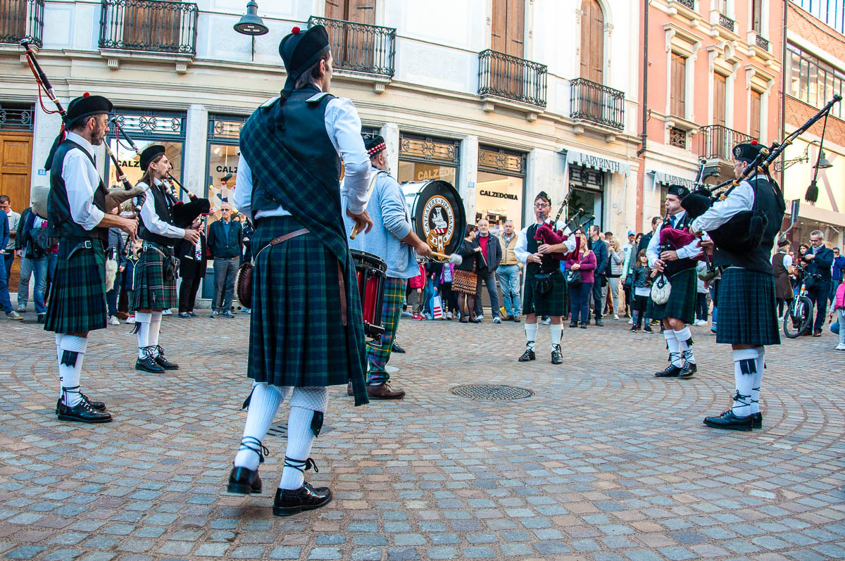 The CatEaters Pipe Band - British Day Schio - Veneto, Italy - www.rossiwrites.com