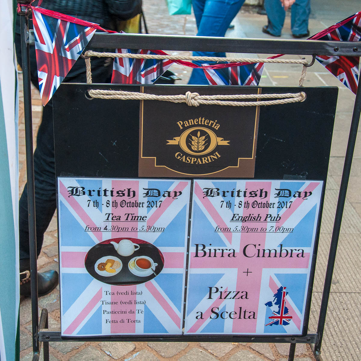 The local cafe advertising their British afternoon tea - British Day Schio - Veneto, Italy - www.rossiwrites.com