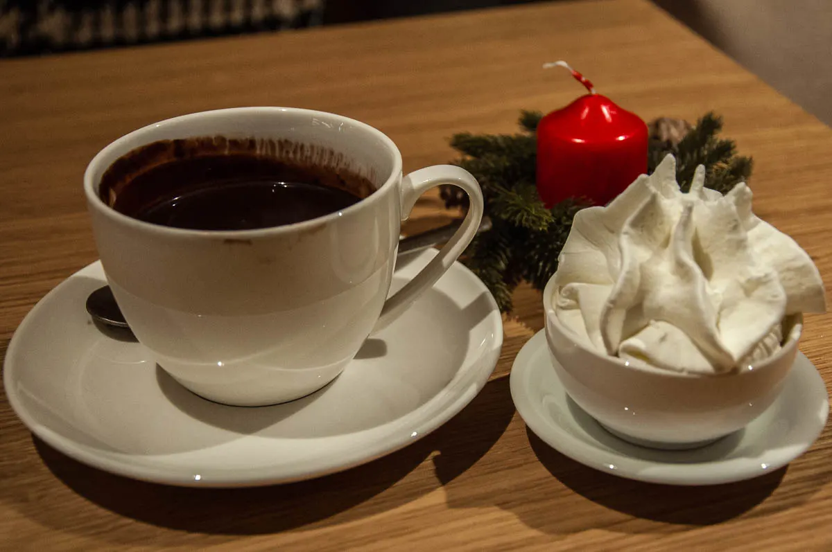 Hot chocolate with whipped cream - Capo di Latte Gelateria - Vicenza, Italy - www.rossiwrites.com