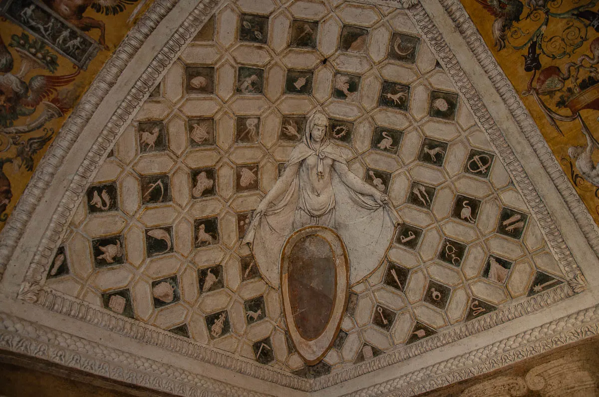 Stuccoes and frescoes - Cornaro Loggia and Odeon - Padua, Veneto, Italy - www.rossiwrites.com