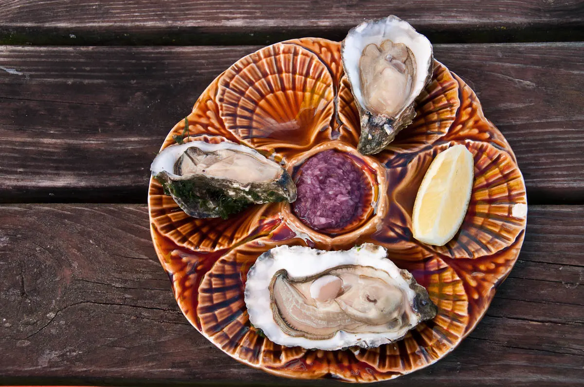 The perfect plate of oysters - Island of Mersea, Colchester, Essex, England - www.rossiwrites.com
