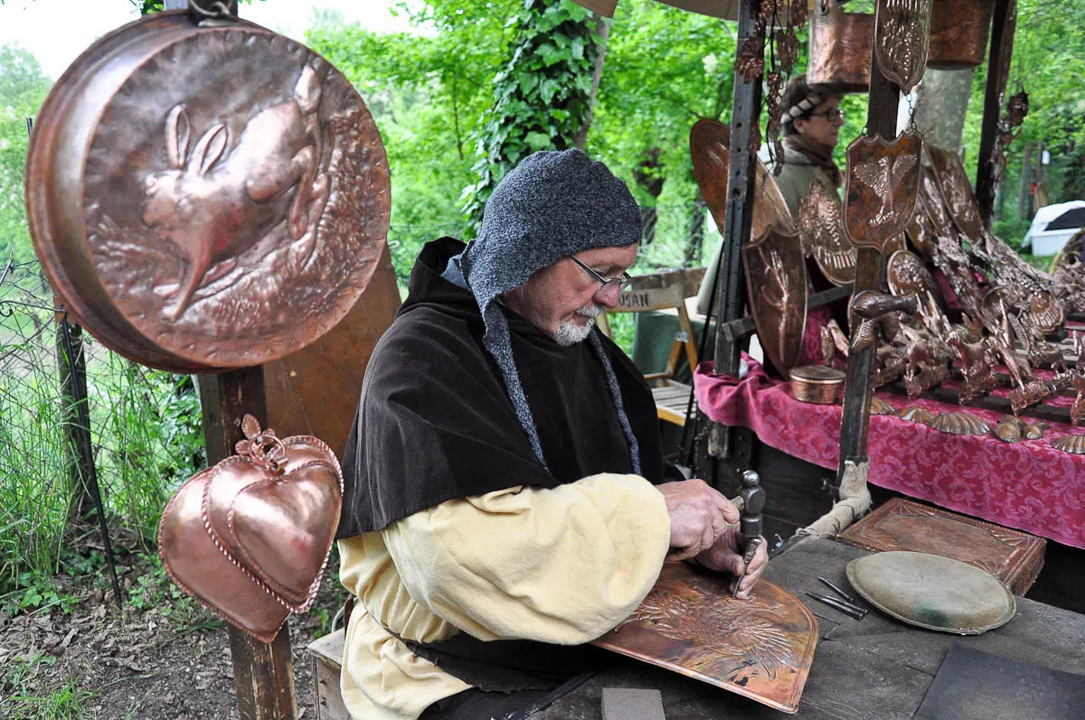 A craftsman at a medieval market - Montecchio Maggiore, Italy - www.rossiwrites.com