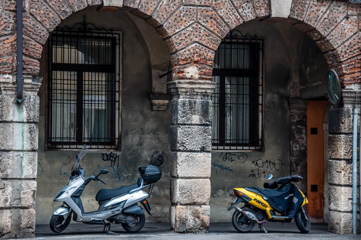 Bikes and arches - Vicenza, Italy - www.rossiwrites.com