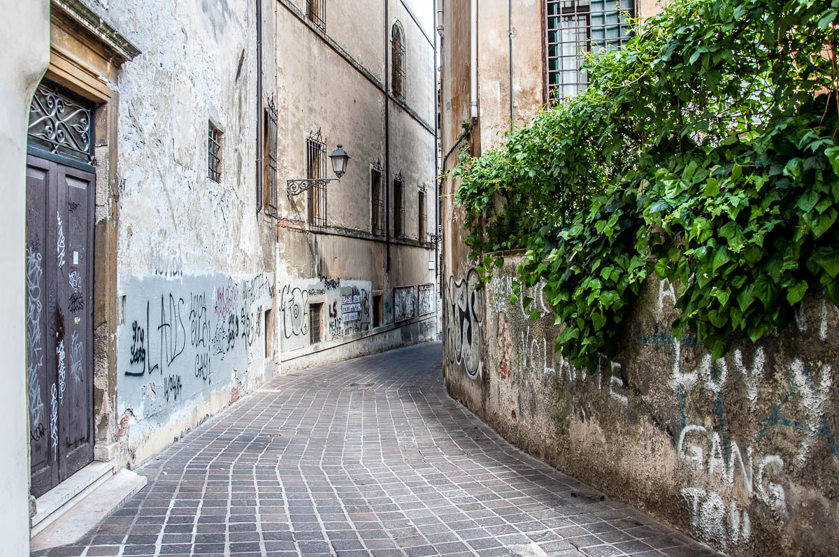 Curved street covered with grafitti - Vicenza, Italy - www.rossiwrites.com