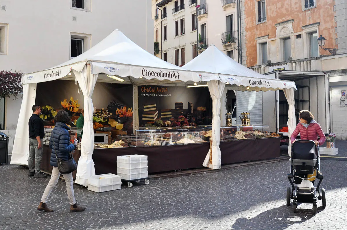 Market stall selling artisan chocolate - Vicenza, Italy - www.rossiwrites.com