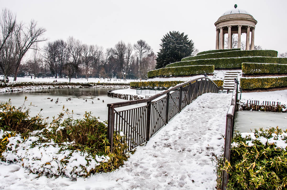 Parco Querini covered in snow - Vicenza, Italy - www.rossiwrites.com