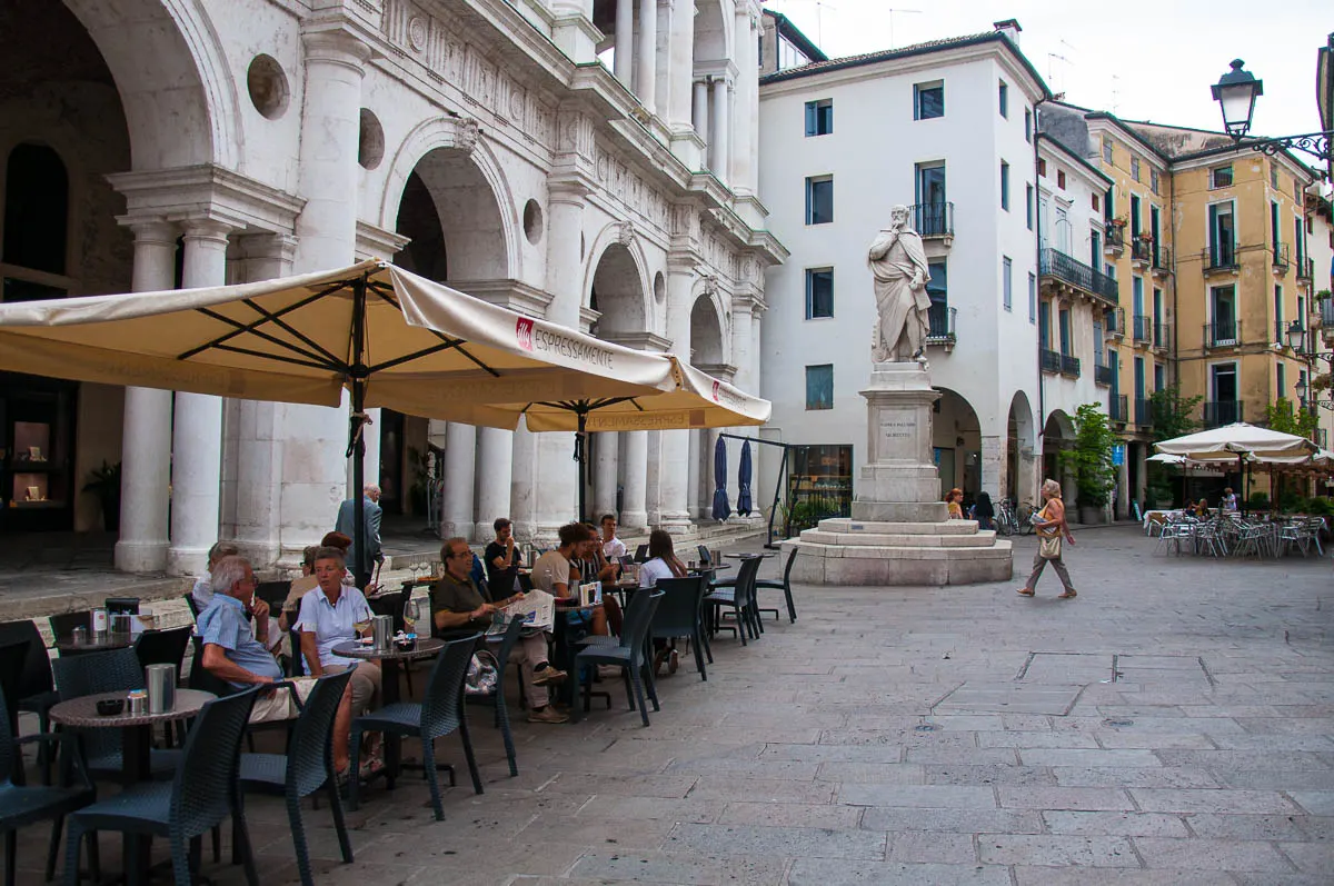 People having coffee in the shadow of the Palladio's Basilica and Palladio's statue - Italian cafe culture - Vicenza, Veneto, Italy - www.rossiwrites.com
