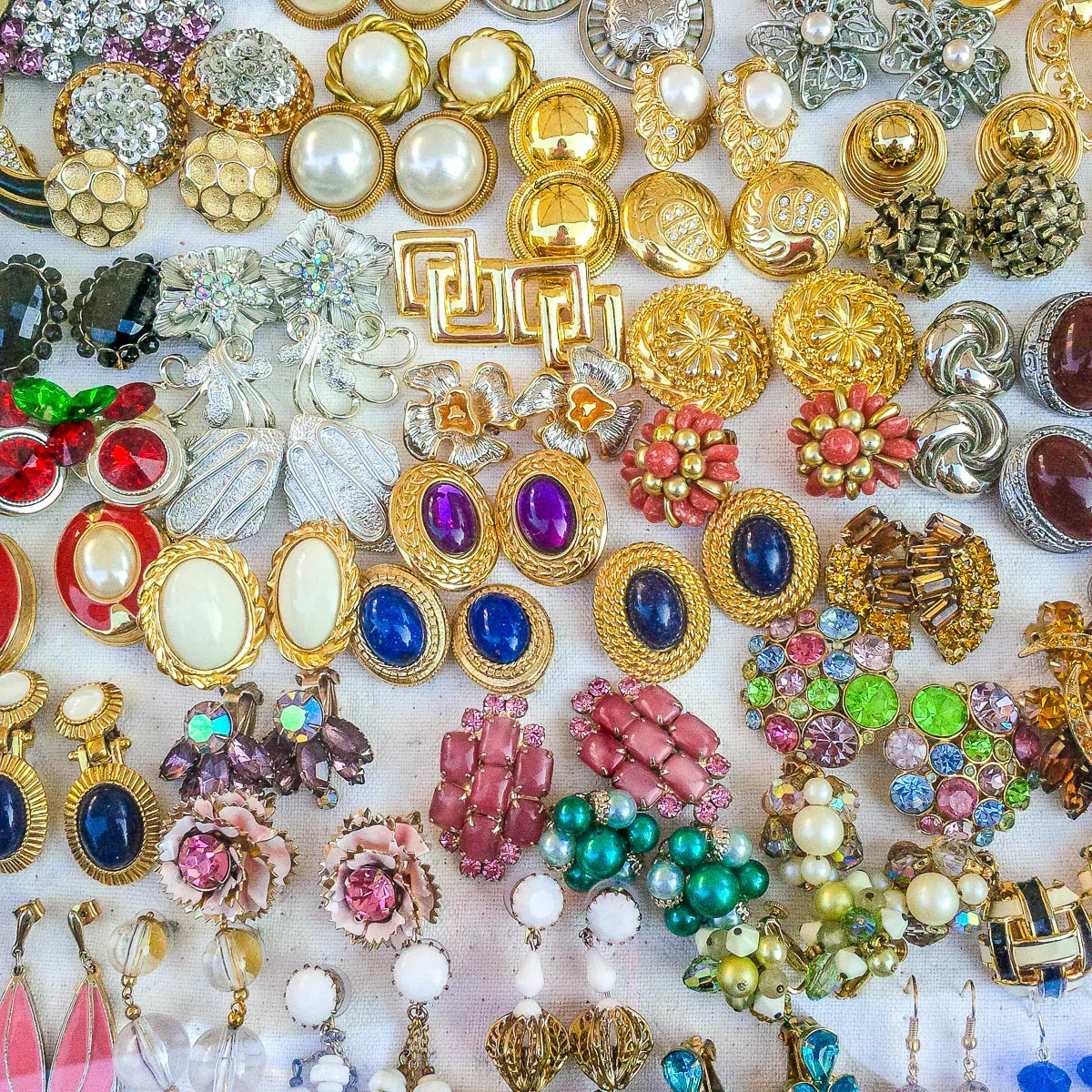 Vintage earrings - Non Ho L'Eta Antiques and Vintage Market - Vicenza, Italy - www.rossiwrites.com
