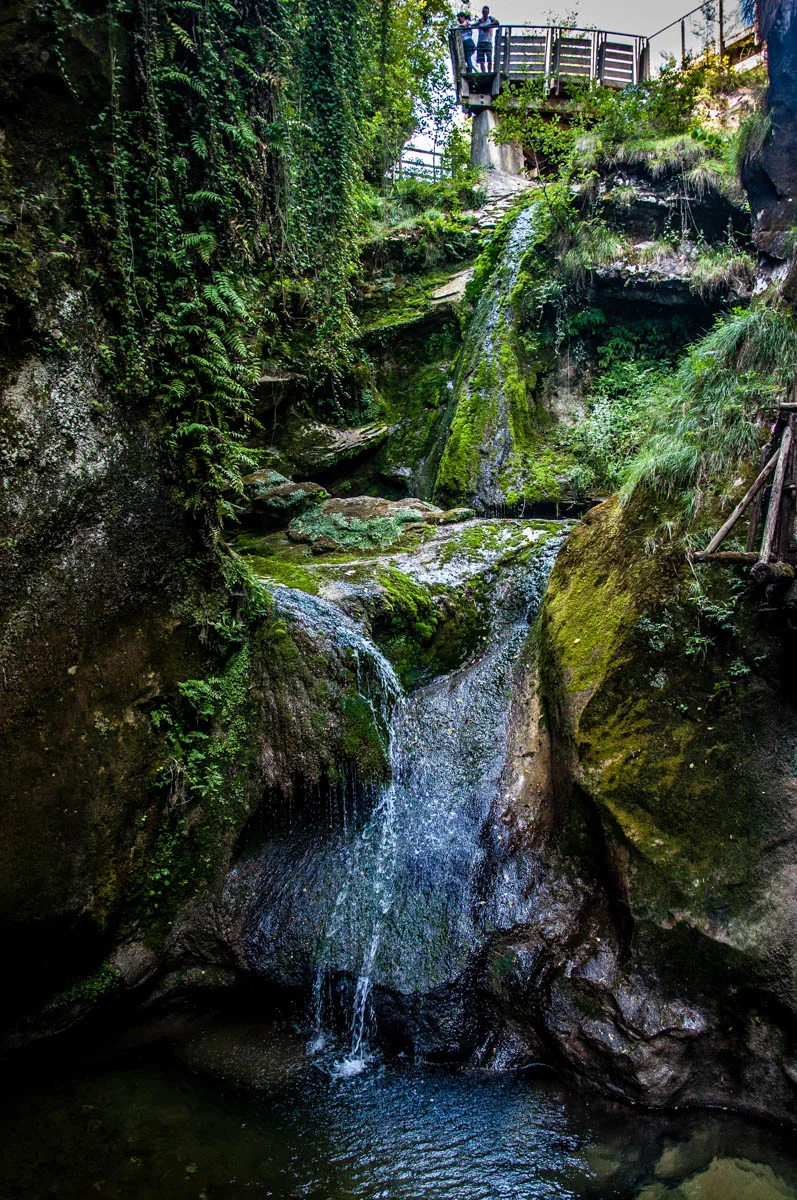 The waterfalls with the bow-shaped viewpoint - Grotte di Caglieron, Fregona, Veneto, Italy - www.rossiwrites.com