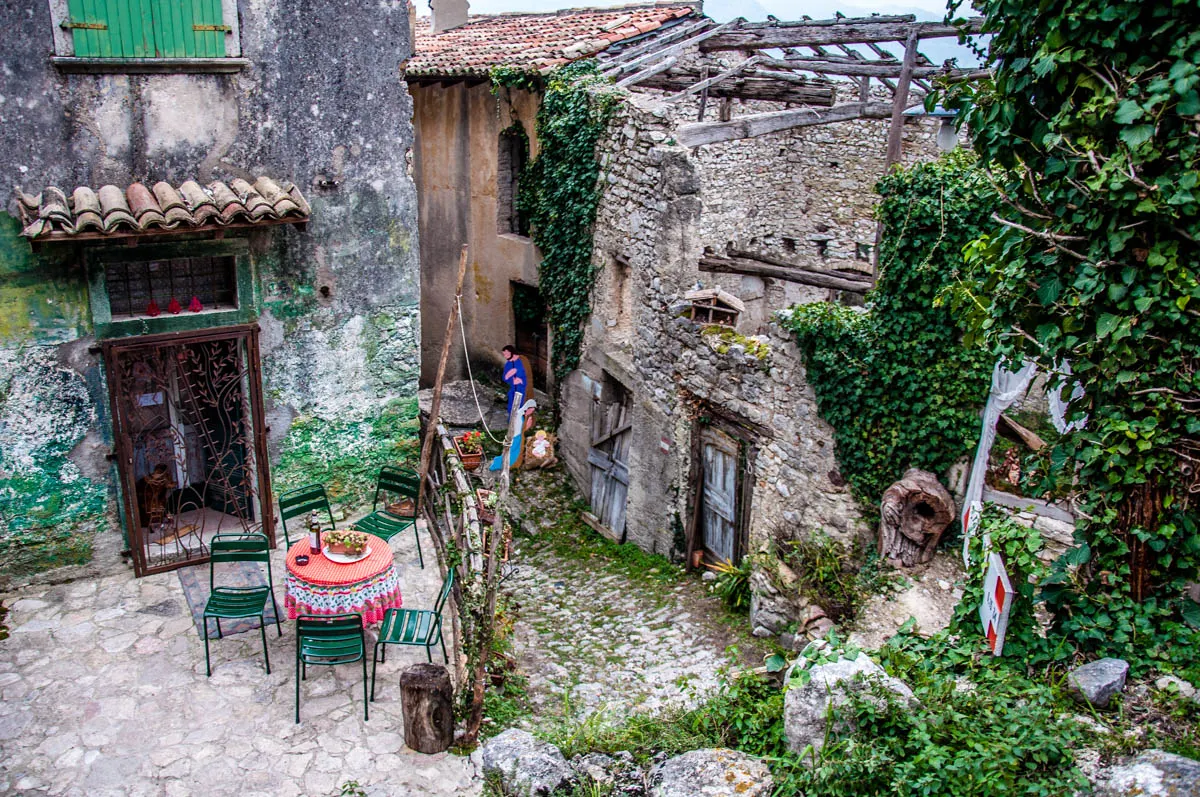The local coffee shop surrounded by abandoned houses - Campo di Brenzone, Lake Garda, Italy - www.rossiwrites.com