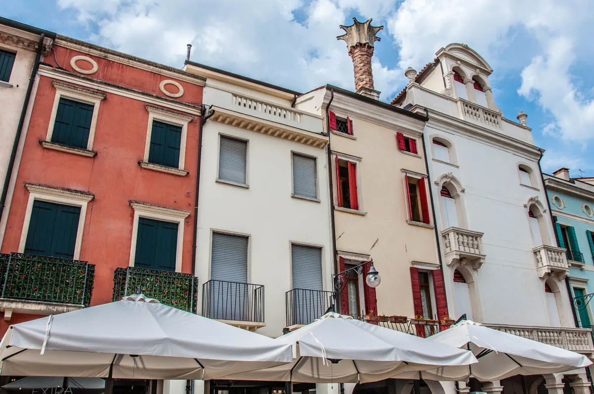 Elegant houses along Via Matteotti - Este, Veneto, Italy - www.rossiwrites.com