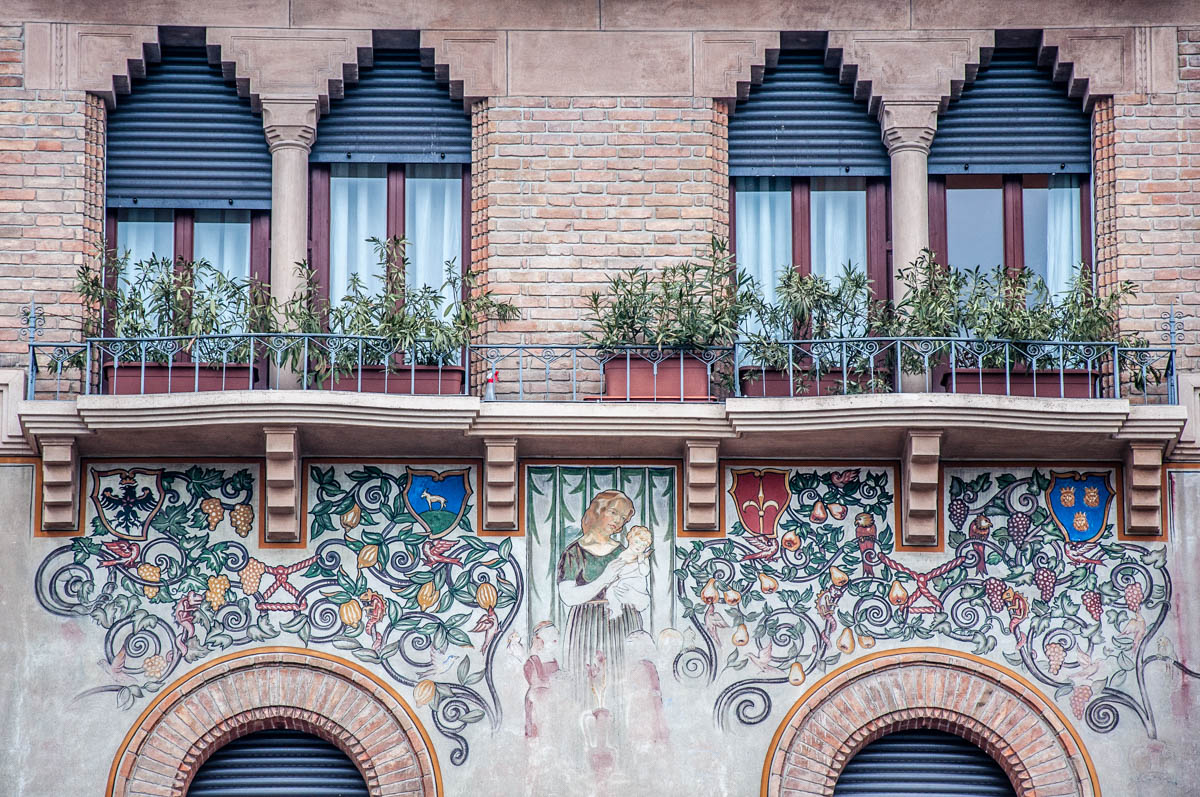 Frescoed facade - Padua, Italy - rossiwrites.com