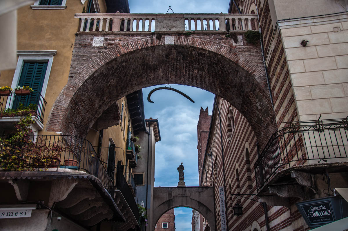Arco della Costa with its centuries-old whalebone - Verona, Veneto, Italy - rossiwrites.com