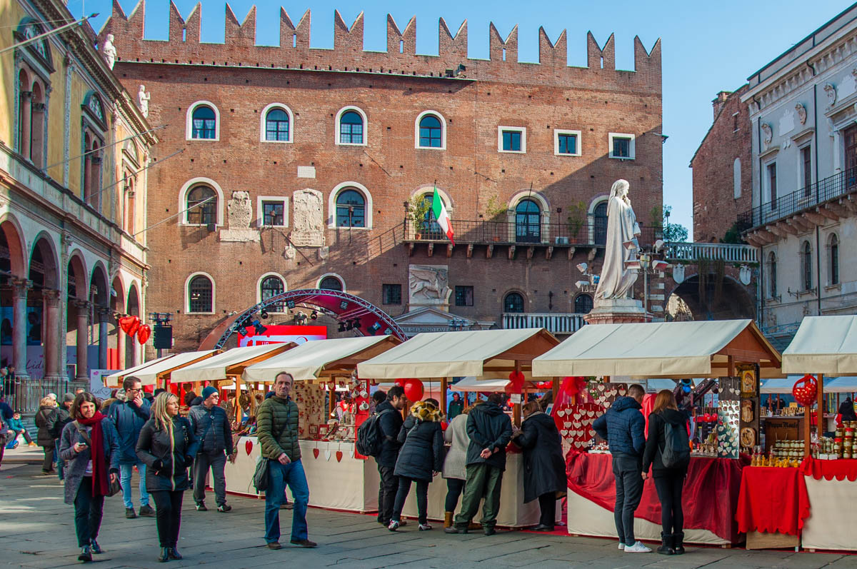 Market at Piazza dei Signori - Verona, Veneto, Italy - rossiwrites.com