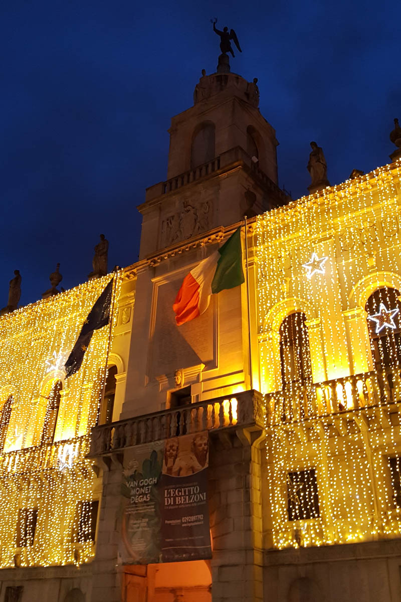 Palazzo Moroni decorated with Christmas lights - Padua, Veneto, Italy - rossiwrites.com