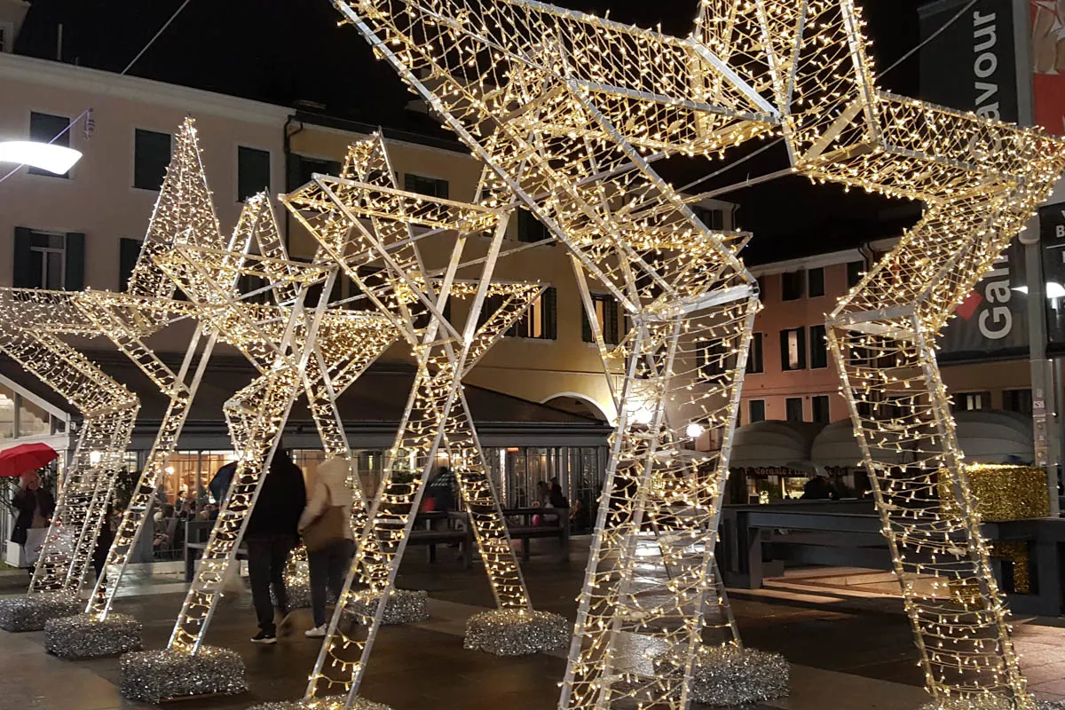 Shiny Christmas stars - Padua, Veneto, Italy - rossiwrites.com