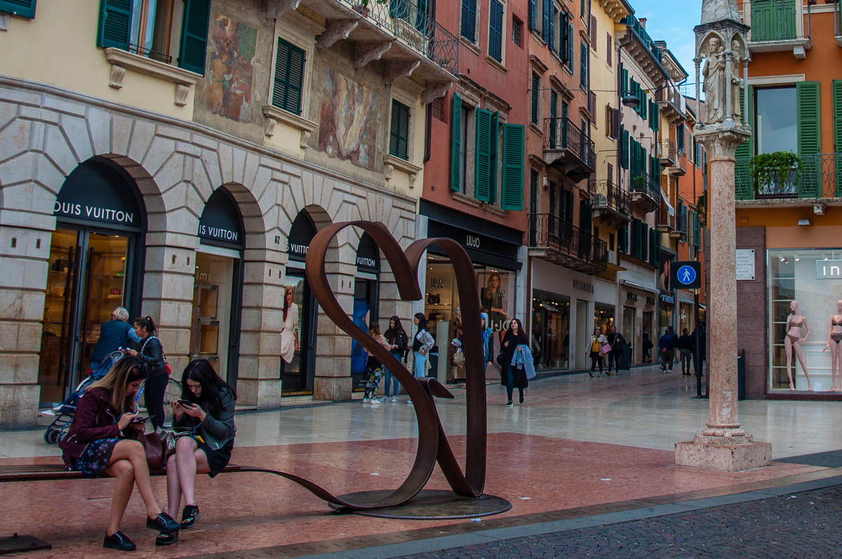 View of Via Mazzini - Verona, Veneto, Italy - rossiwrites.com