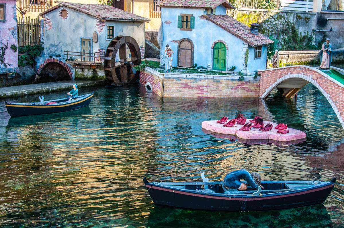 The Nativity Scene on River Aril - Cassone, Lake Garda, Veneto, Italy - rossiwrites.com