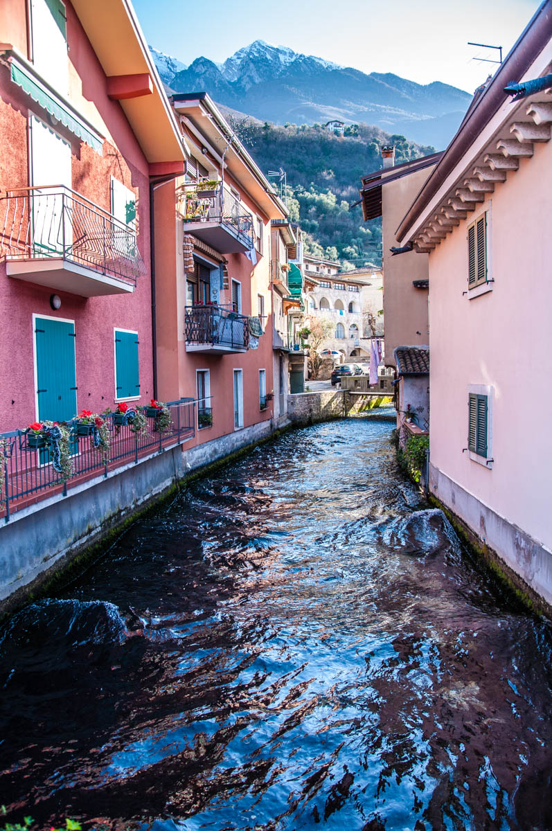 The shortest river in Italy - River Aril - Cassone, Lake Garda, Veneto, Italy - rossiwrites.com