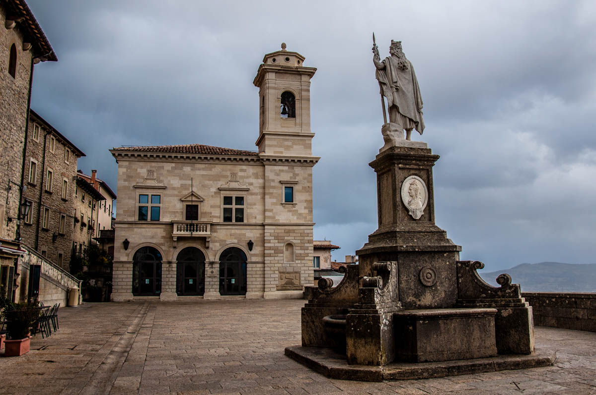 The statue of Liberty and Liberty Square - San Marino - rossiwrites.com