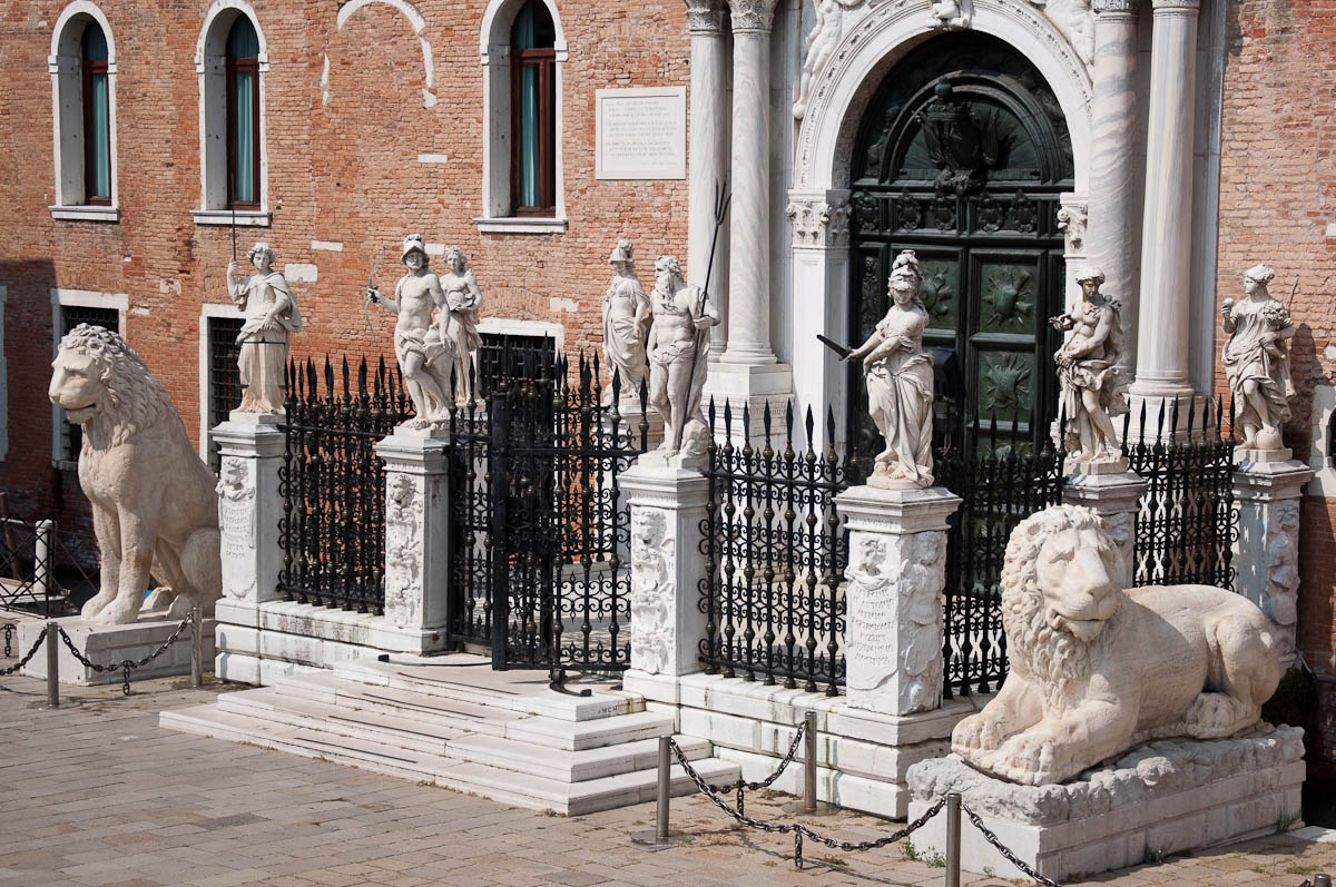 The lions and the statues - Arsenale's Porta Magna - Venice, Italy - rossiwrites.com
