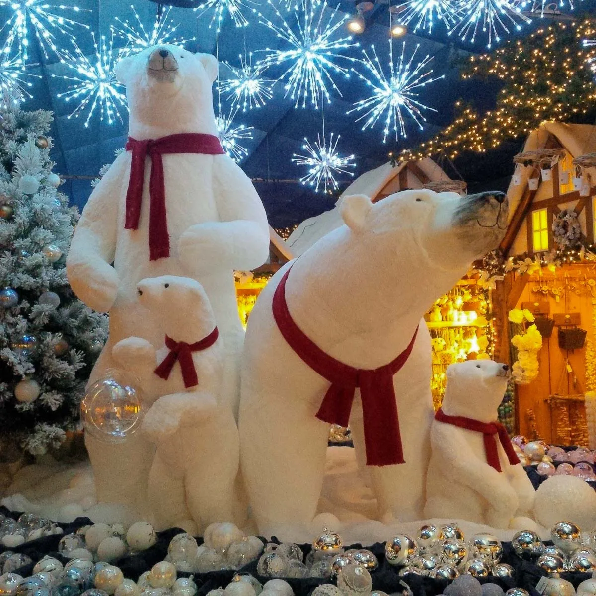 A Christmas display of polar bears - Vicenza, Italy - rossiwrites.com