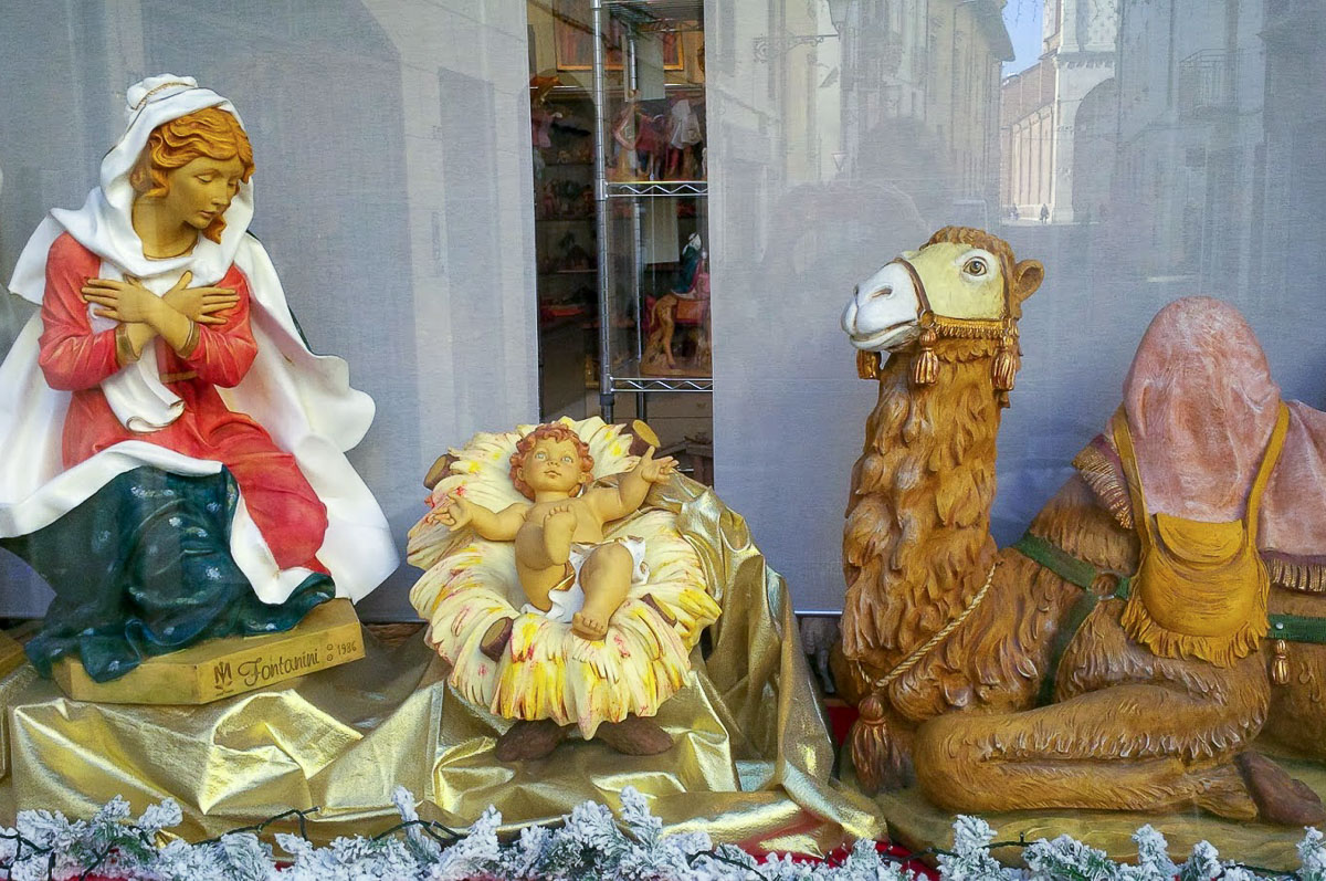 A large Nativity Scenes adorns a shop window in the historic centre - Vicenza, Italy - rossiwrites.com