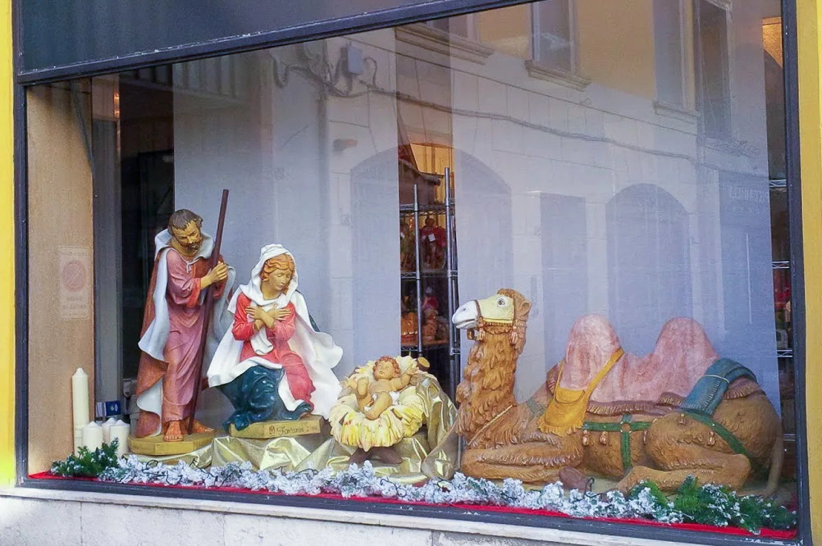 A large Nativity Scenes adorns a shop window in the historic centre - Vicenza, Italy - rossiwrites.com