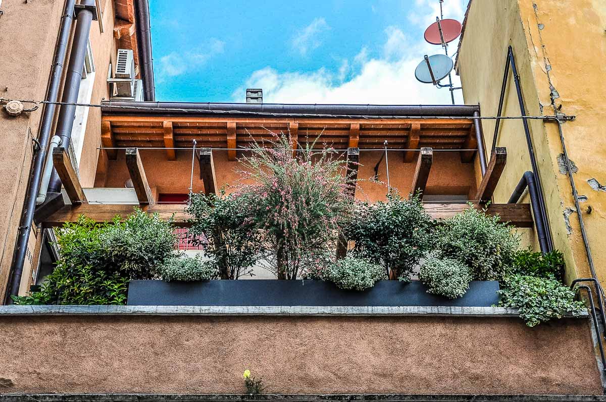 A balcony garden design idea - Vicenza, Italy - rossiwrites.com